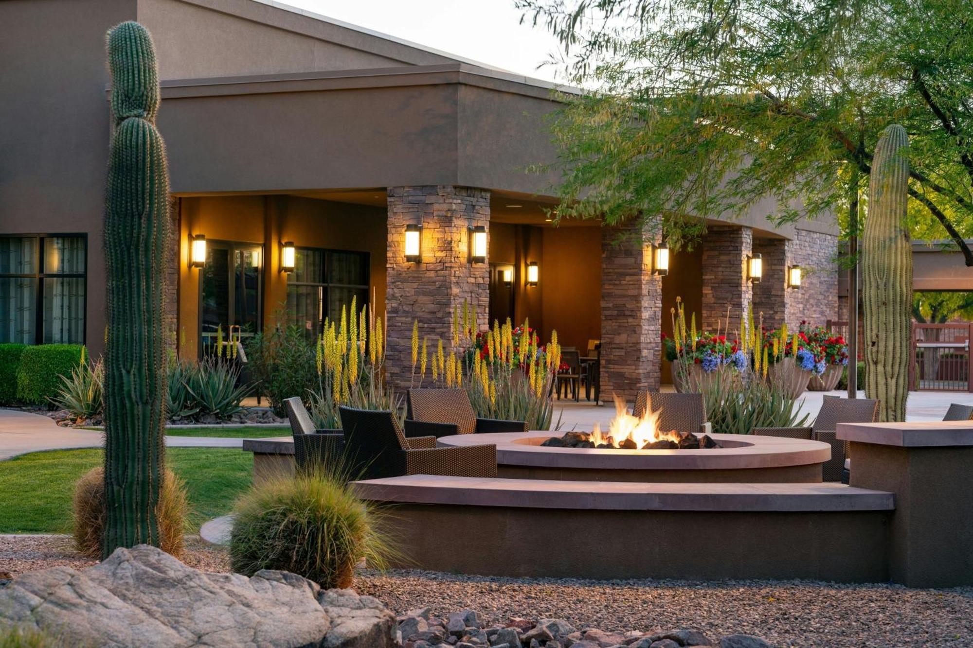 Courtyard By Marriott Scottsdale Salt River Exteriör bild